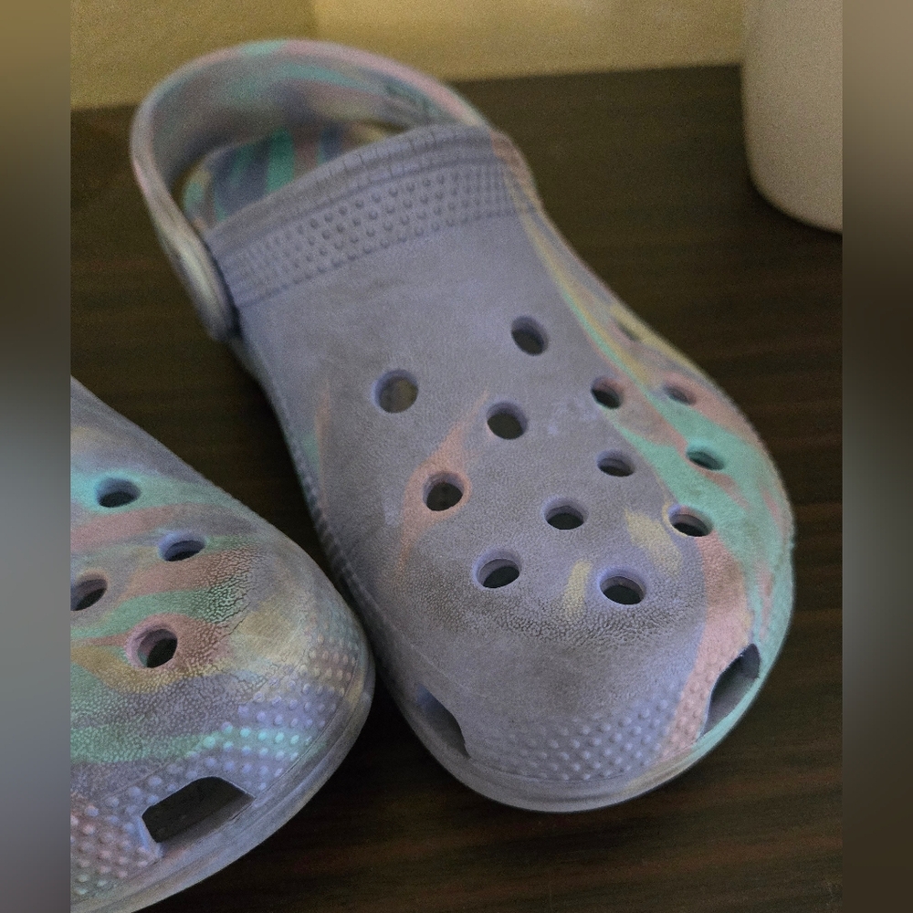 Kids Classic Marbled Crocs Clogs – Purple & Light Teal – Size 13C - Picture 2 of 8